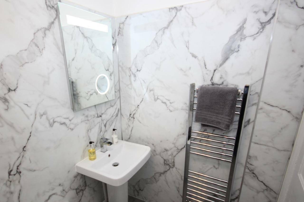 Abbey View Apartment บาธ ภายนอก รูปภาพ
